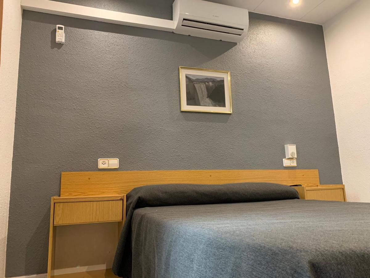 Hostal Tarres Anglés Exteriör bild