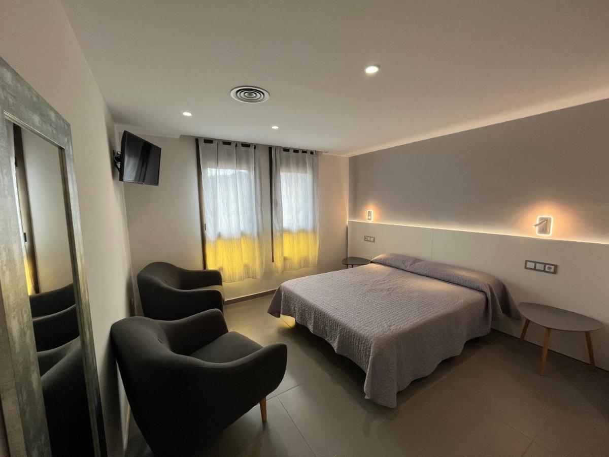 Hostal Tarres Anglés Exteriör bild