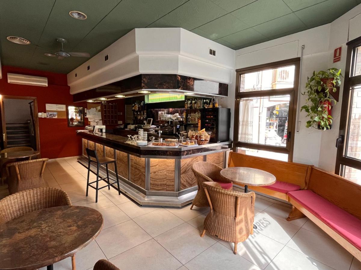 Hostal Tarres Anglés Exteriör bild