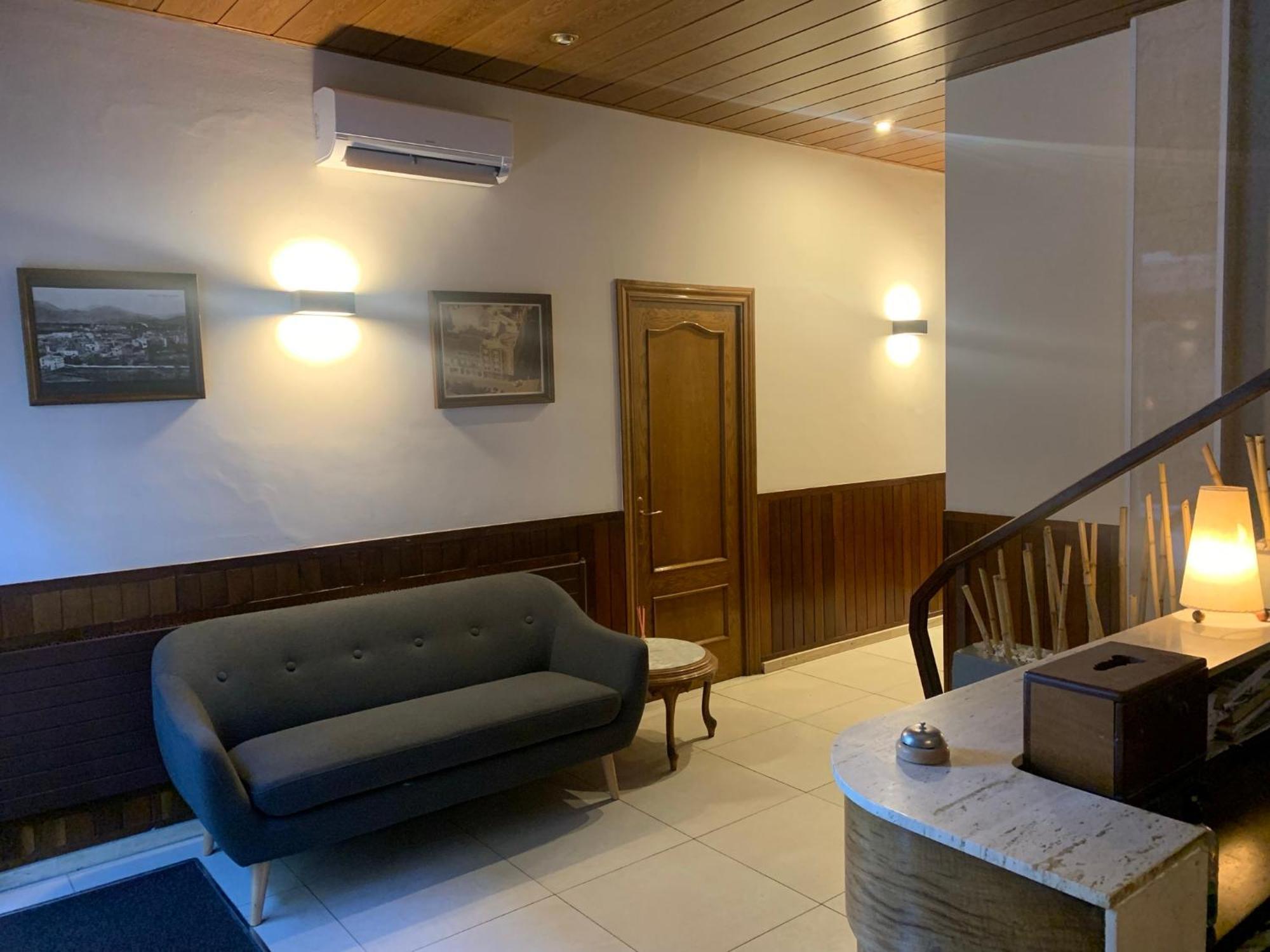 Hostal Tarres Anglés Exteriör bild