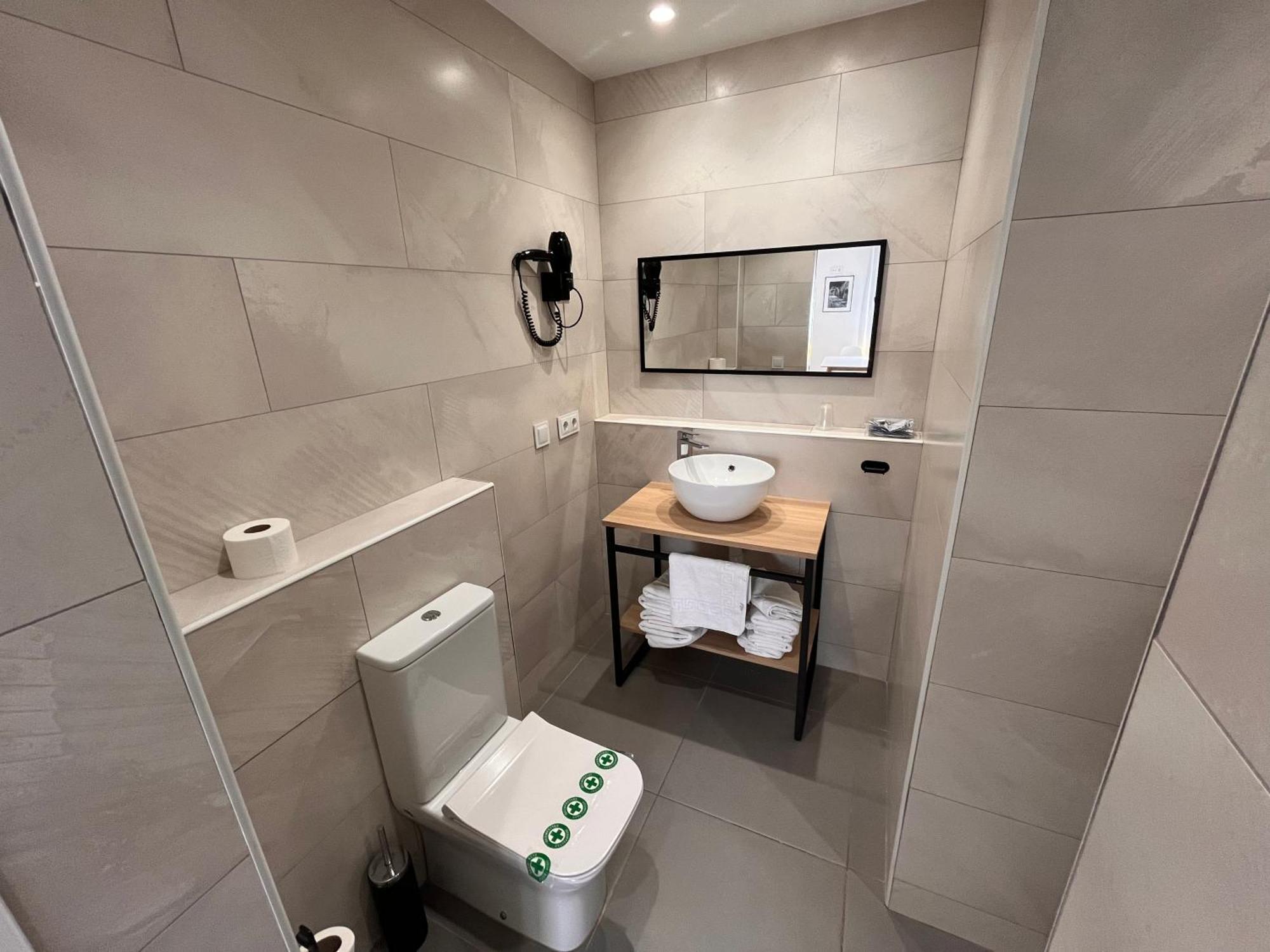 Hostal Tarres Anglés Exteriör bild