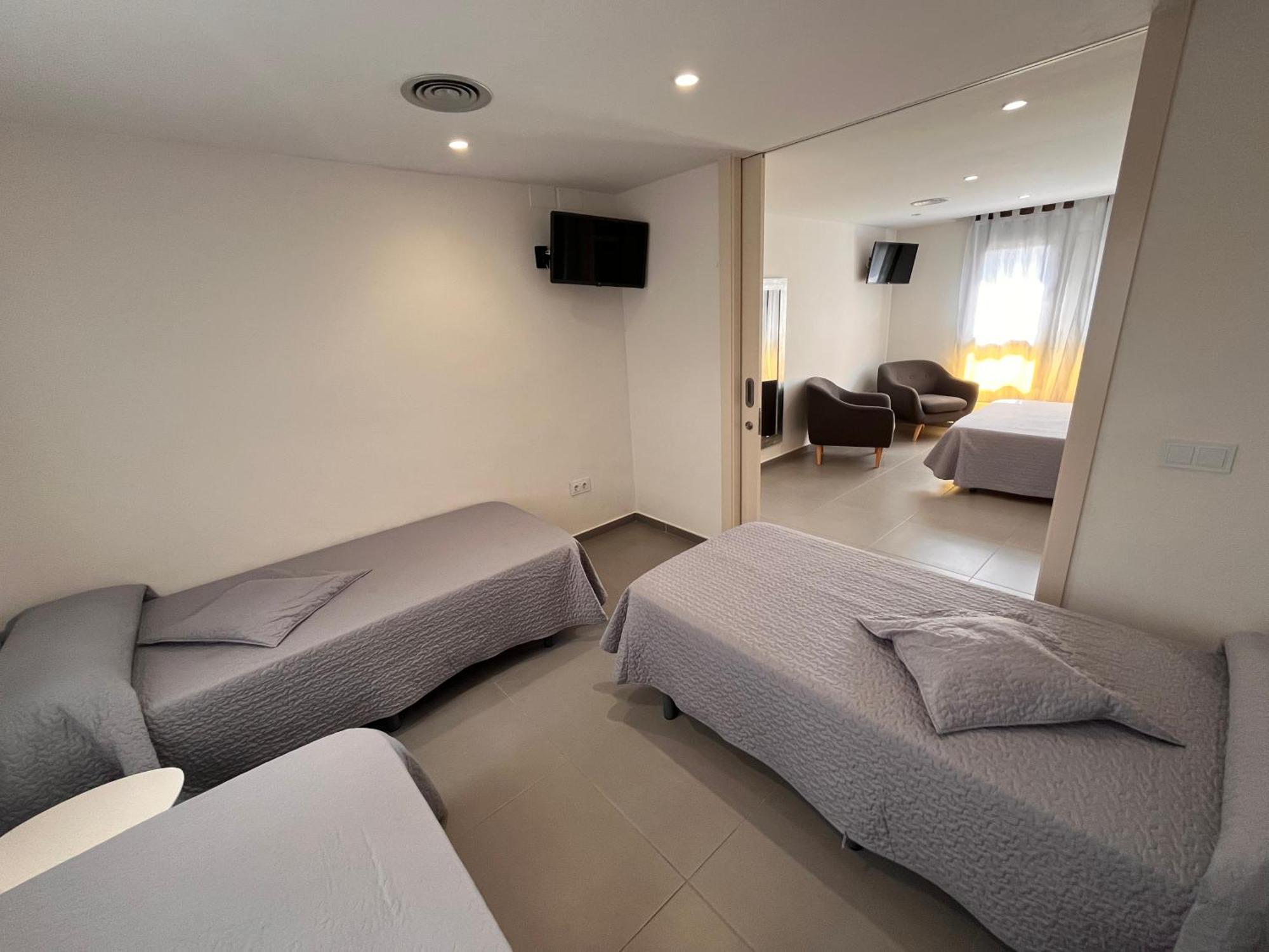 Hostal Tarres Anglés Exteriör bild