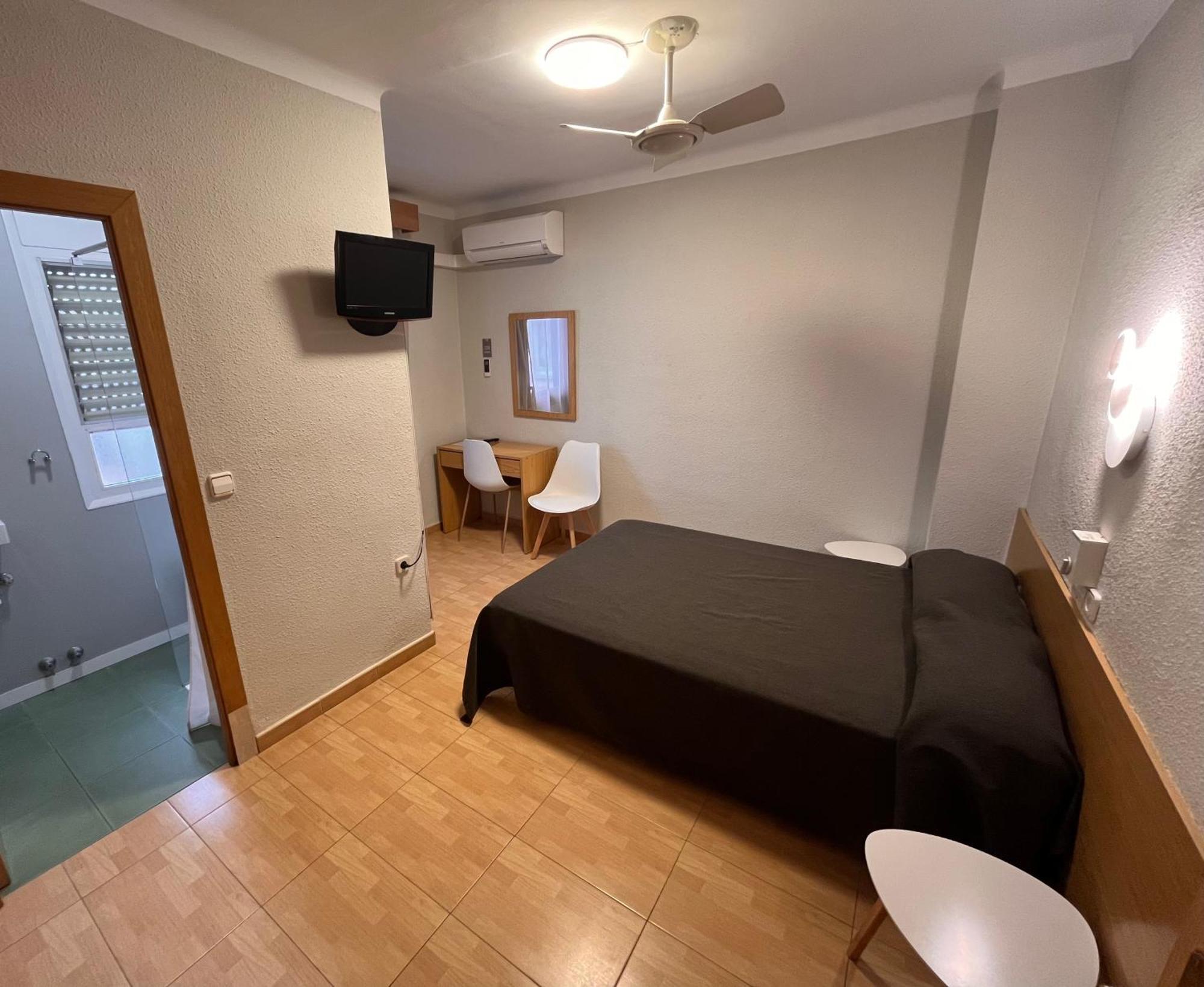 Hostal Tarres Anglés Exteriör bild