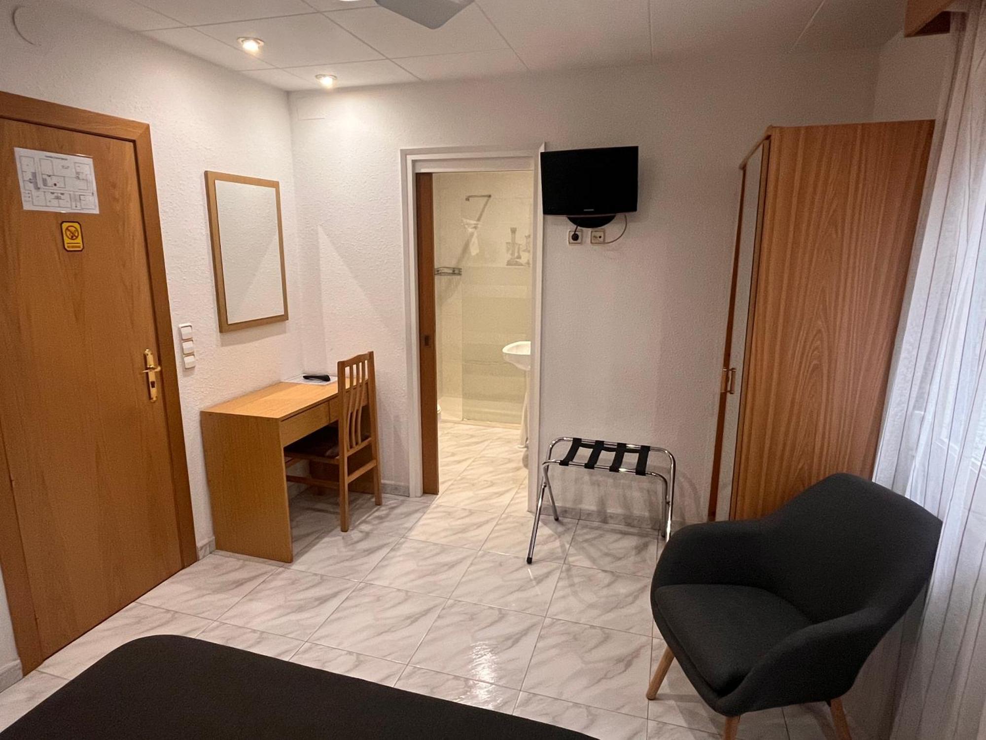 Hostal Tarres Anglés Exteriör bild