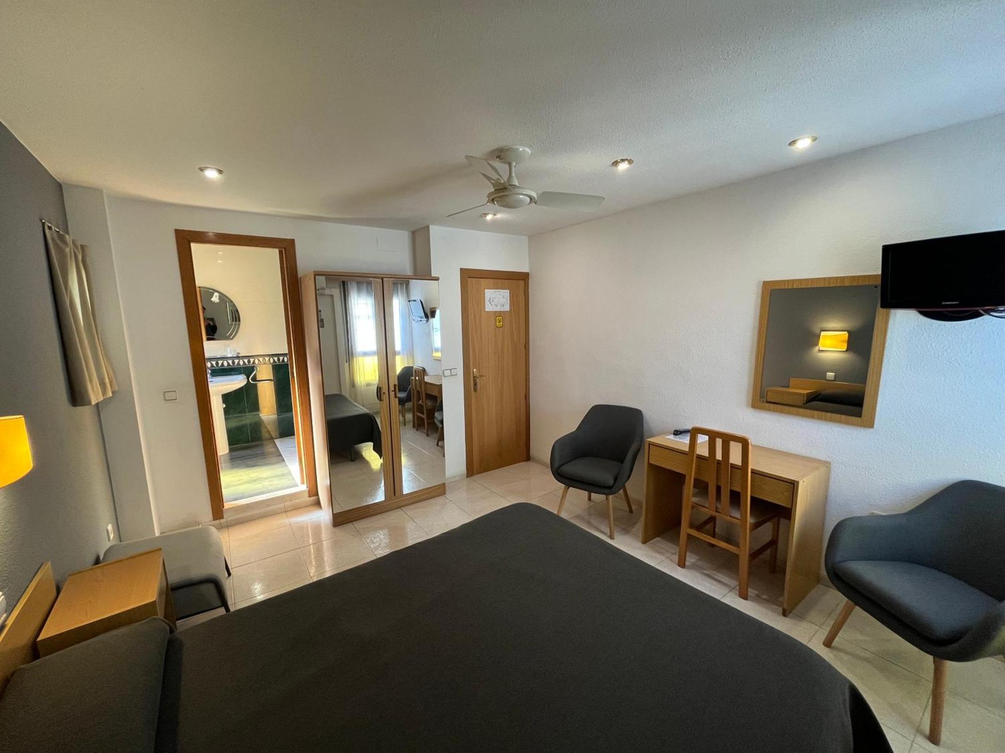 Hostal Tarres Anglés Exteriör bild