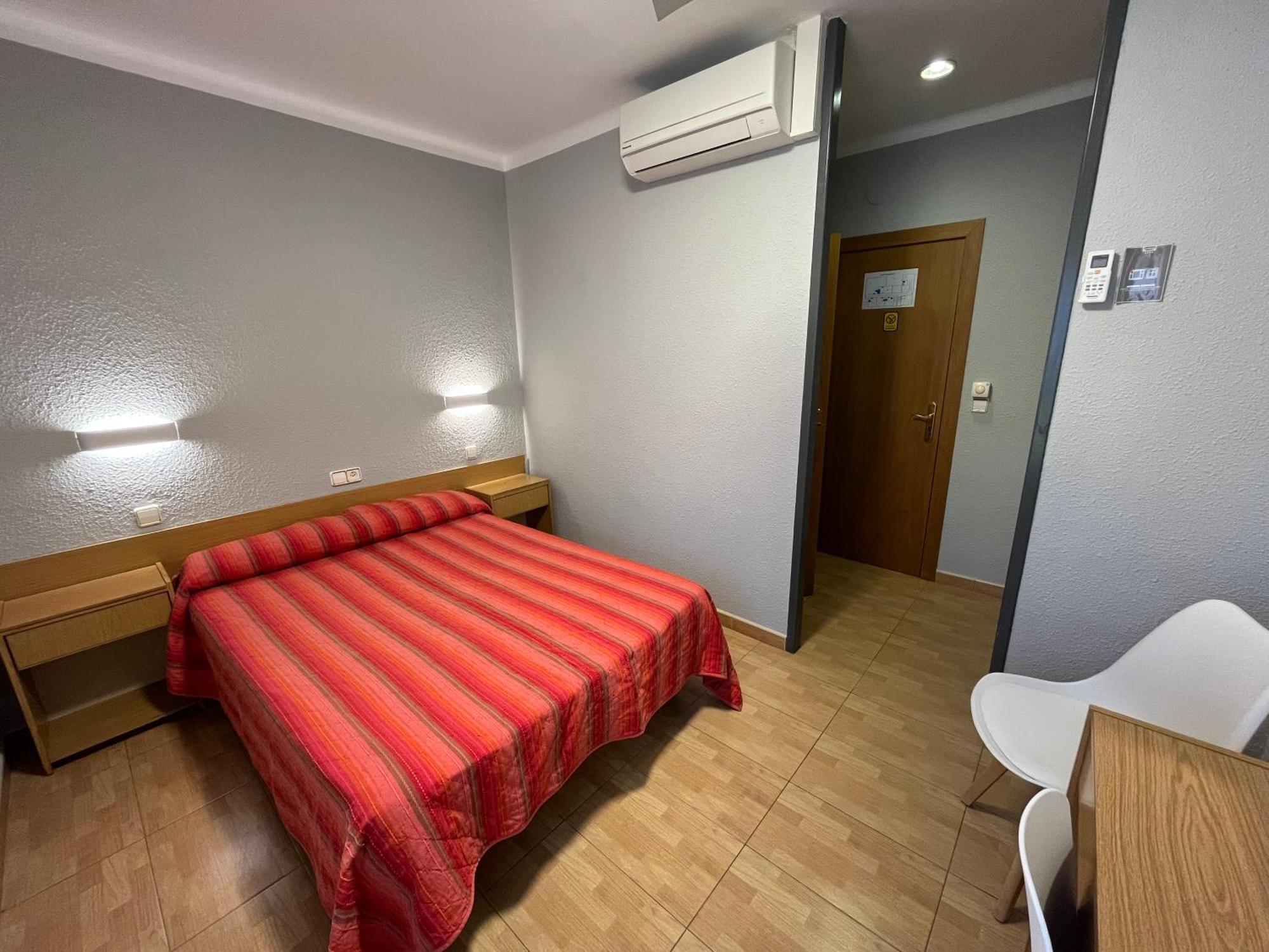 Hostal Tarres Anglés Exteriör bild