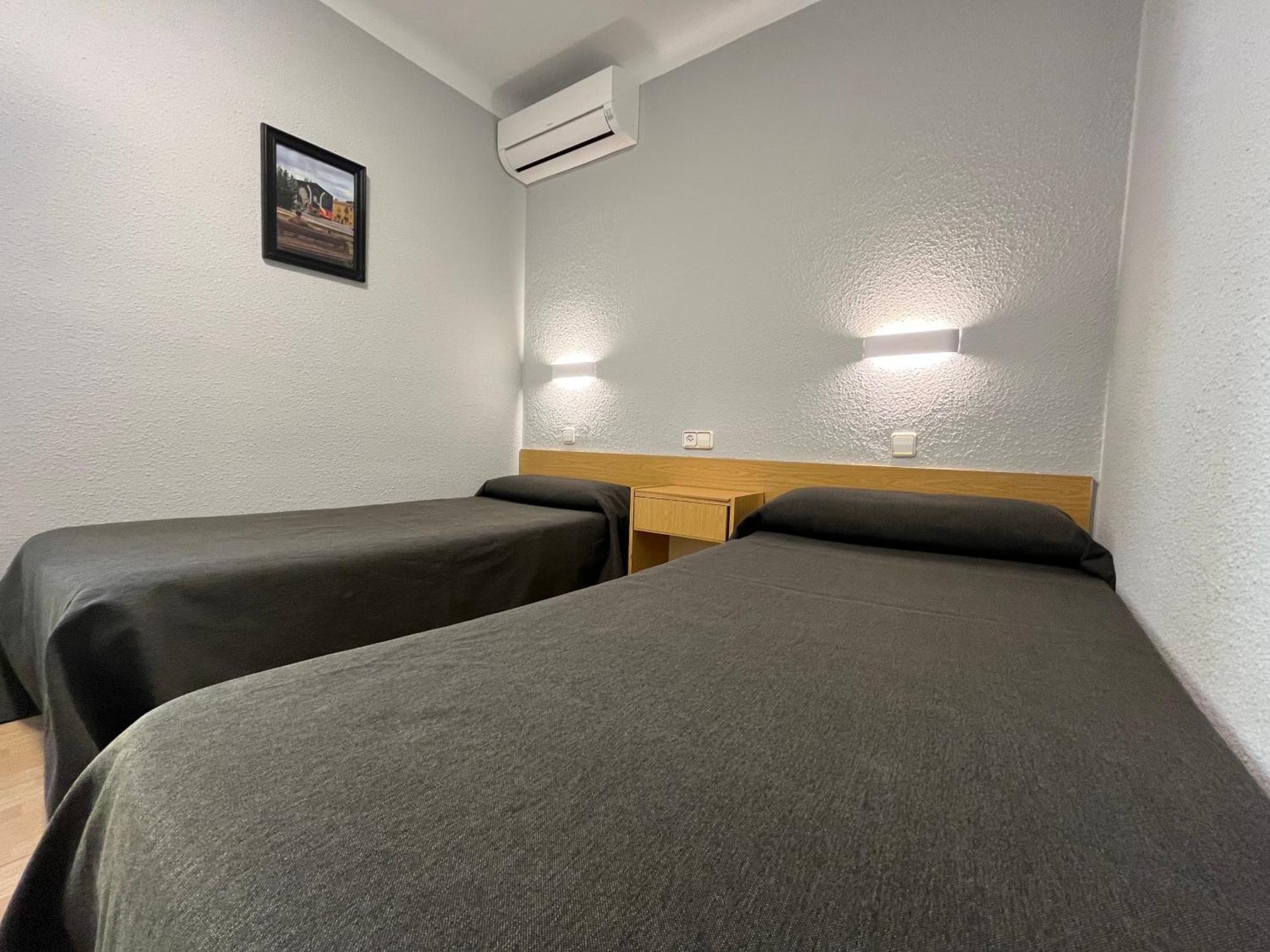 Hostal Tarres Anglés Exteriör bild