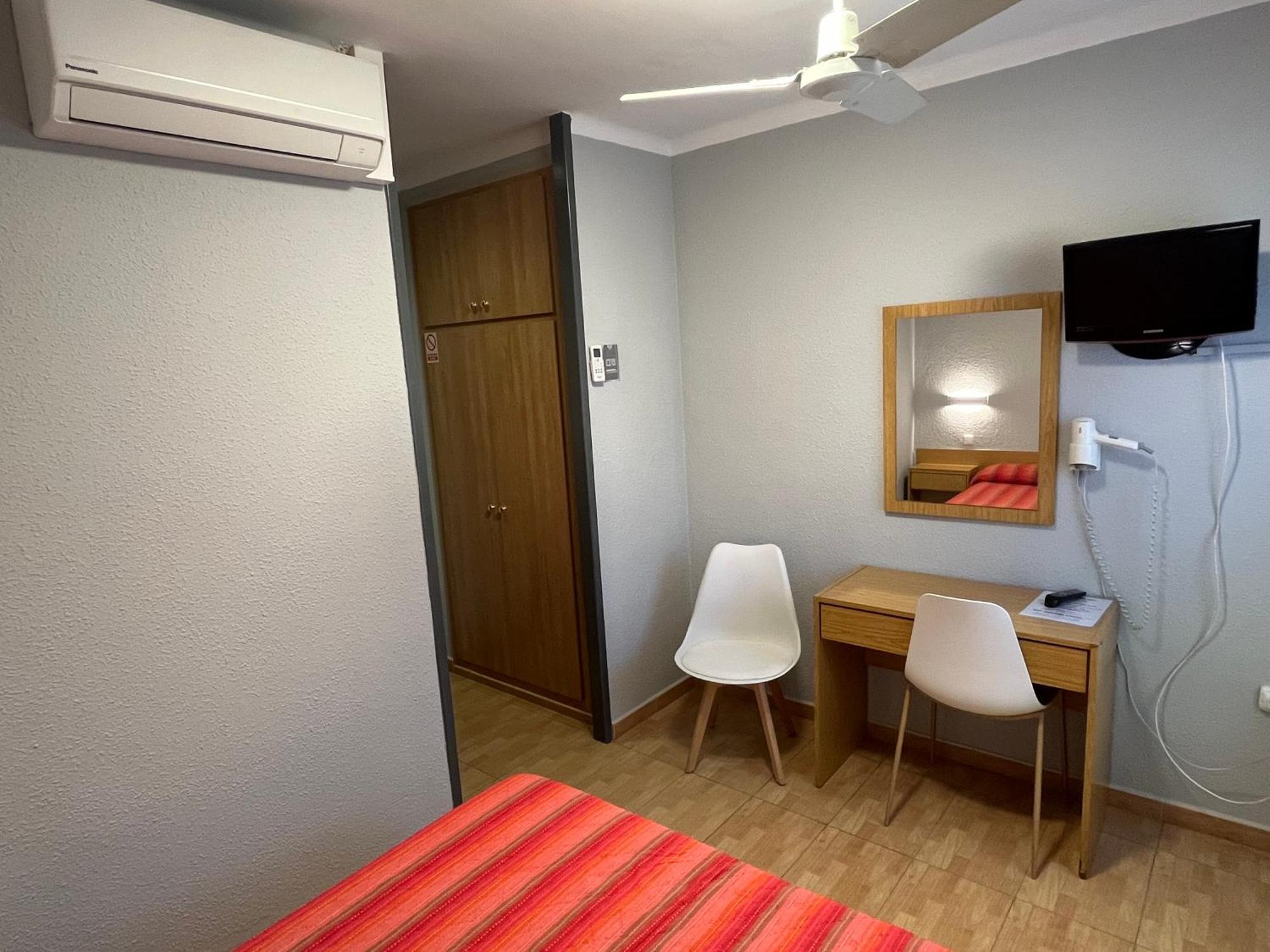 Hostal Tarres Anglés Rum bild