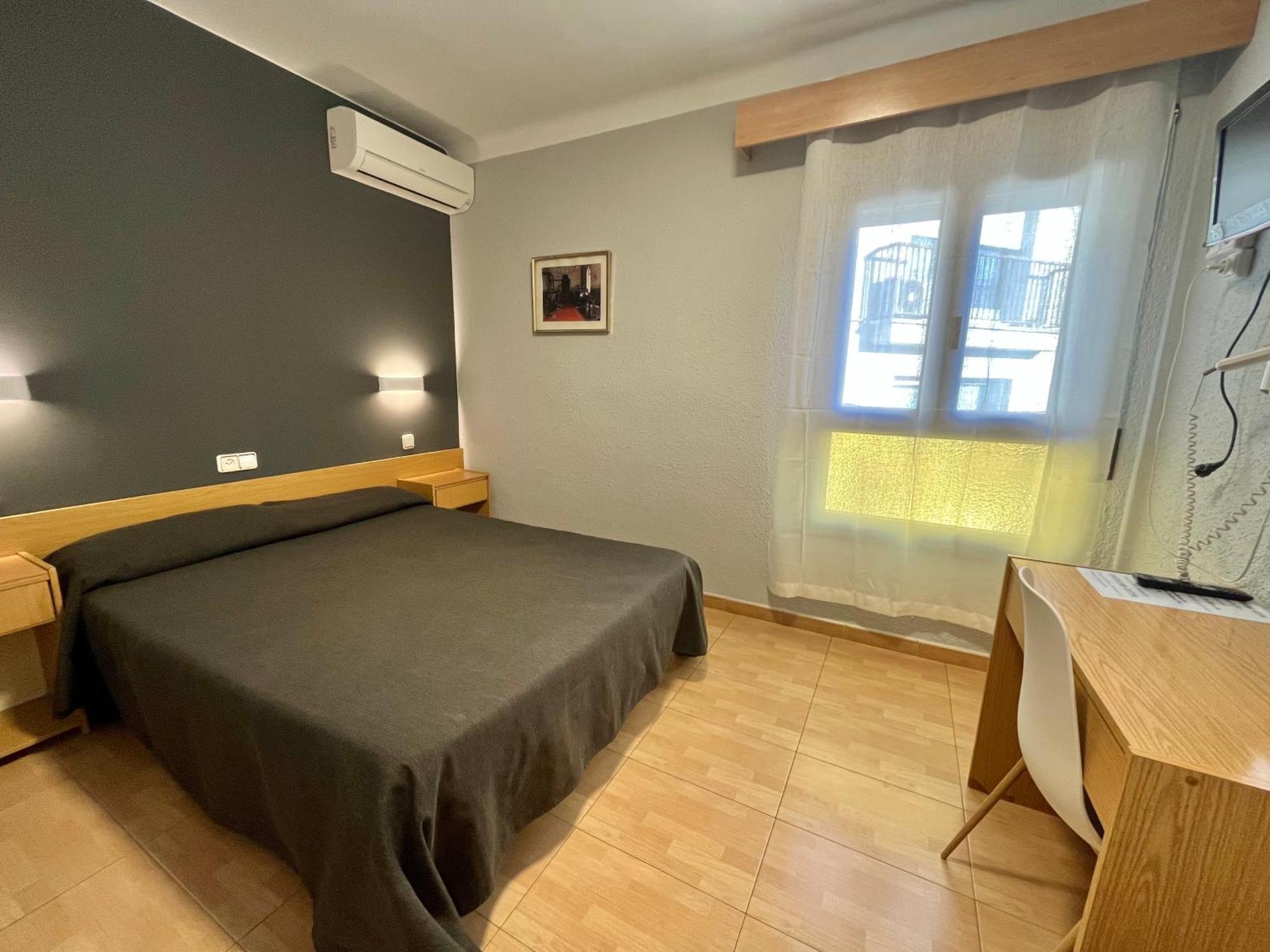 Hostal Tarres Anglés Exteriör bild