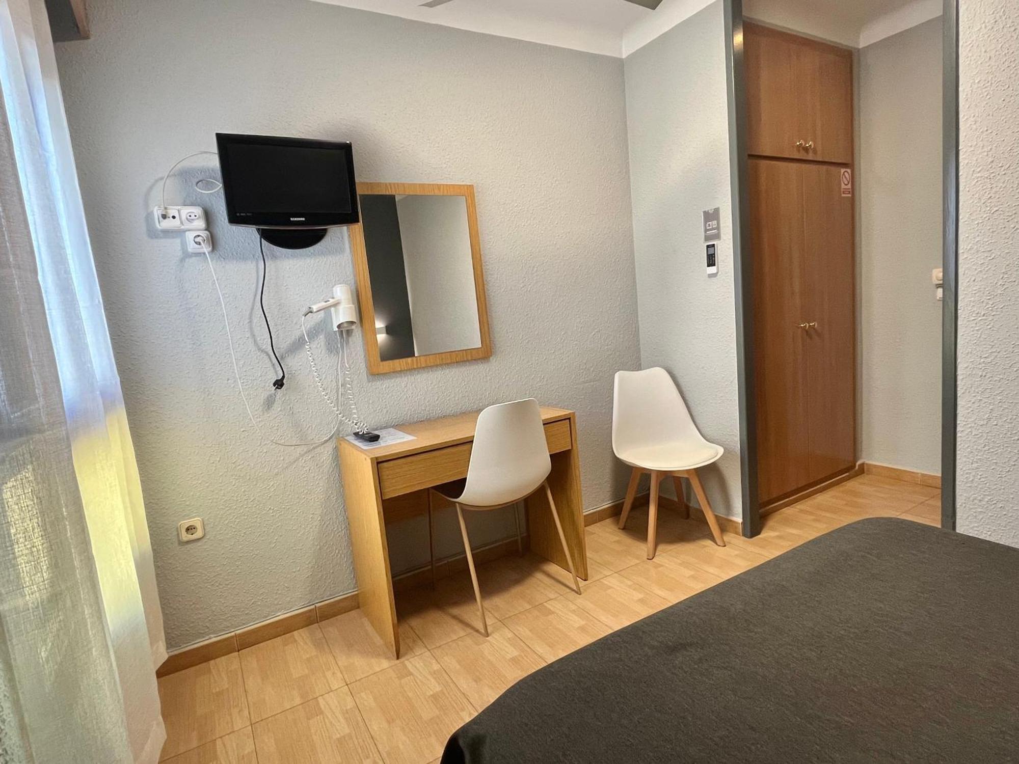 Hostal Tarres Anglés Exteriör bild